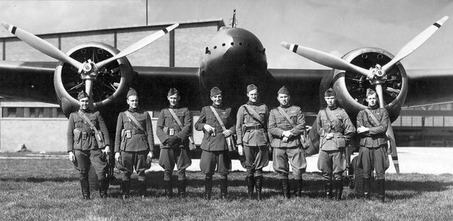 Vliegtuigbemanning voor een Fokker G.I, ca. 1939