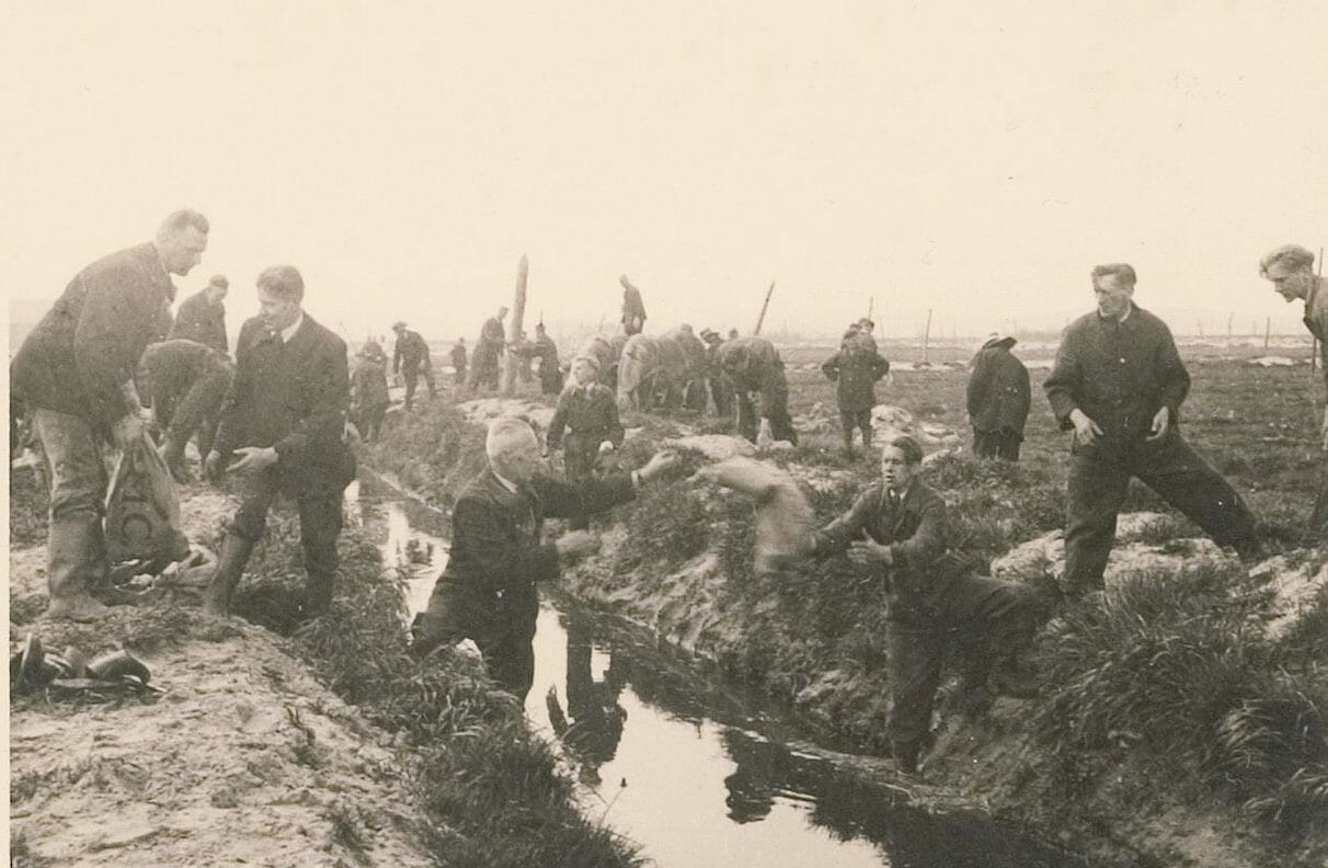 Voedseldroppings boven de regio Bergen, 1945